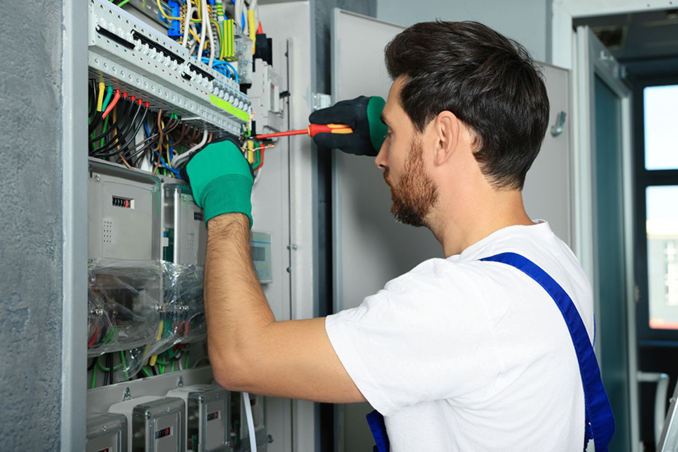Nieder&shy;spannungs&shy;anlagen bei Mallm Elektrotechnik GmbH in Dreikirchen